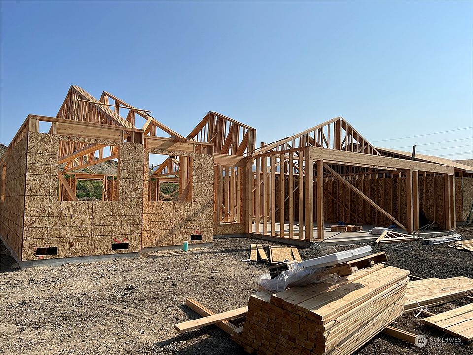 2nd image of 2453 SE 3rd Street
