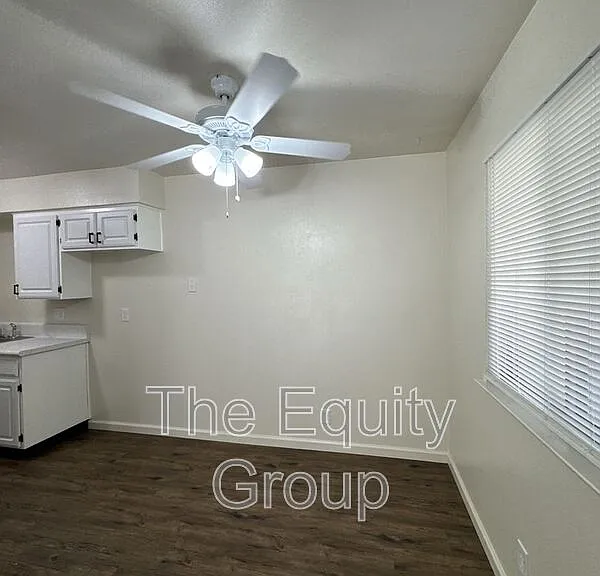 1426 W Elowin Ave — Photo 7