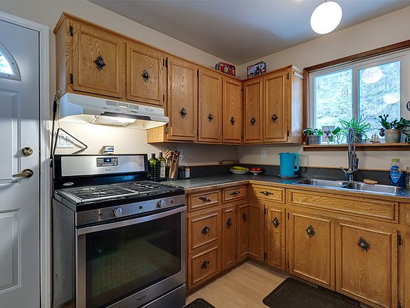 3rd image of 15130 Old Mission Rd