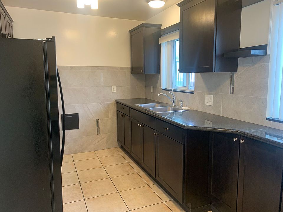 Image showcasing Gated Apartment Complex in Lemon Grove with Assigned Parking - 7500 ...