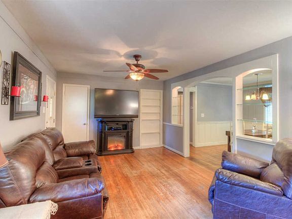 5th image of 223 Marilyn Dr