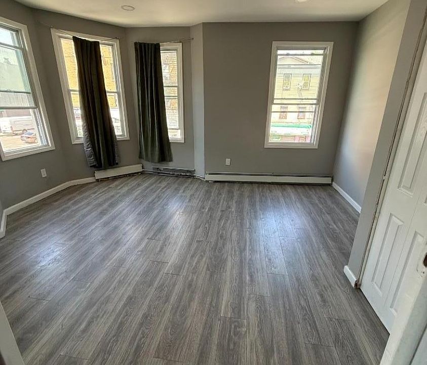 1st image of 1000 S Orange Ave APT 2
