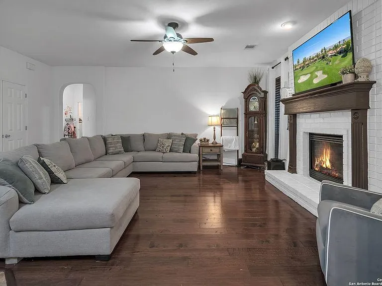 26022 Cuyahoga Cir — Photo 4