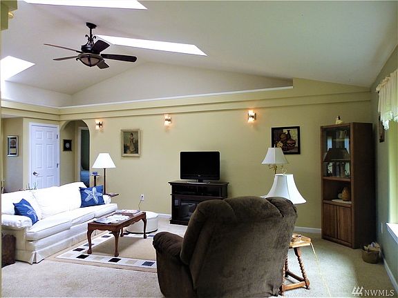 5th image of 391 Duck Lake Dr NE