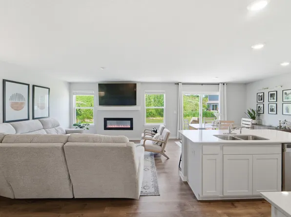 4220 Dakota Cir, Waukee, IA 50263