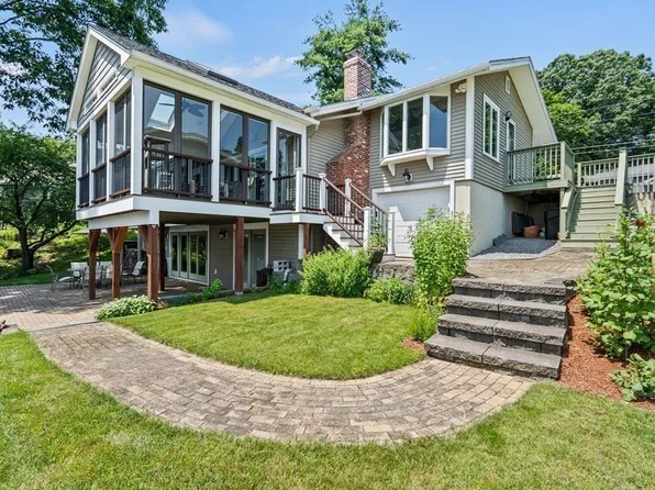 45 Fort Meadow Dr, Hudson, MA 01749