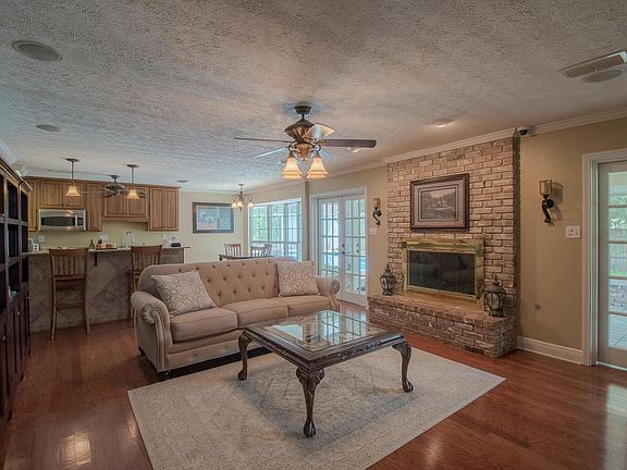 5th image of 714 Briarwood Dr