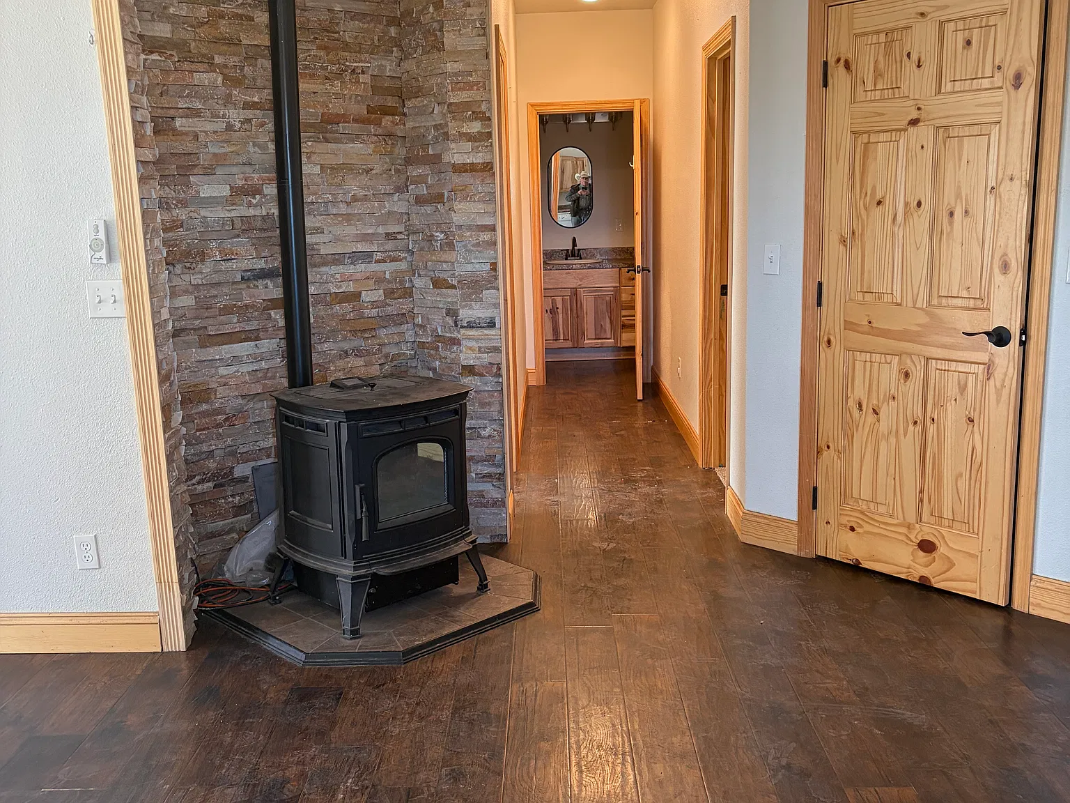 2 bed, 1600 sqft, $1,600 — Photo 2