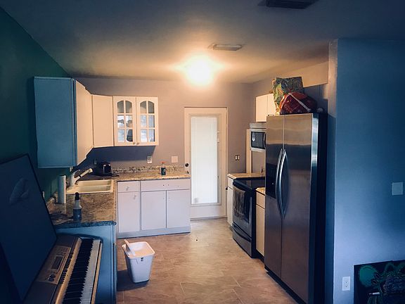 3rd image of 826 22nd St