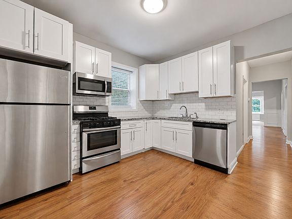 2nd image of 5039 W Cullom Ave #2