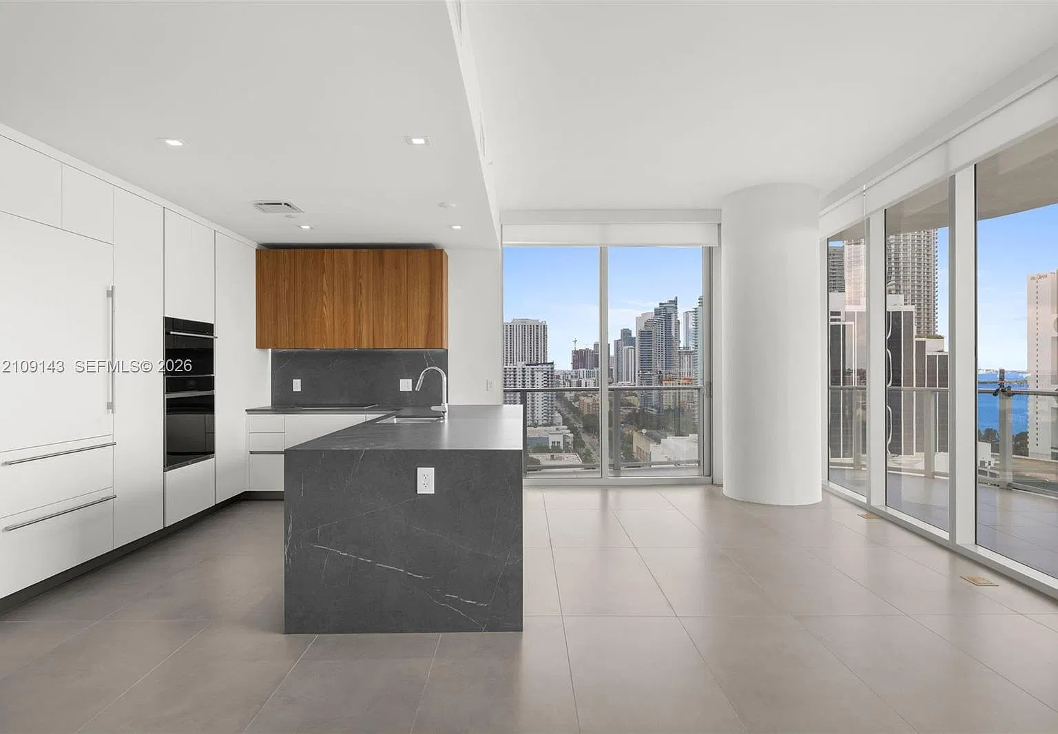 Casa Bella Residences — Photo 2