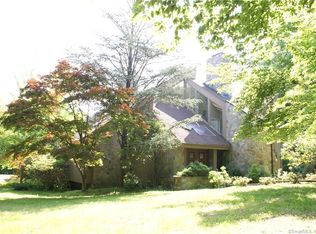 125 Paddock Hill Ln, Fairfield, CT 06824