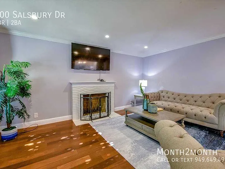 300 Salsbury Dr — Photo 2