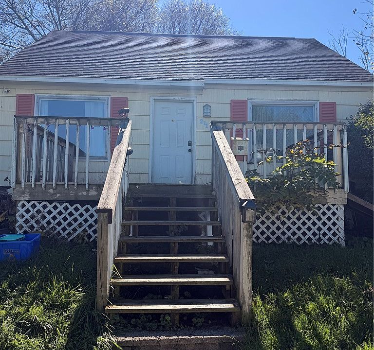 1st image of 211 7th St