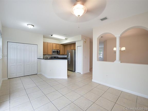 5th image of 1055 NE 30th Ave #1055