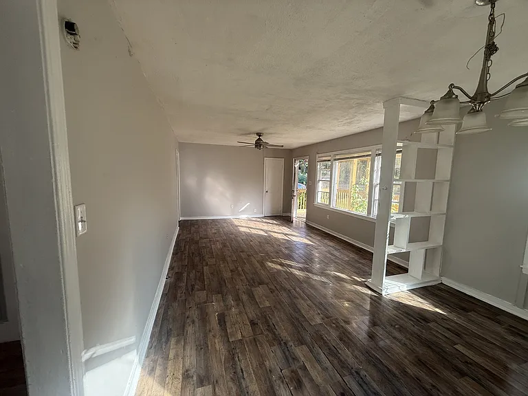 314 Clubview Dr — Photo 2