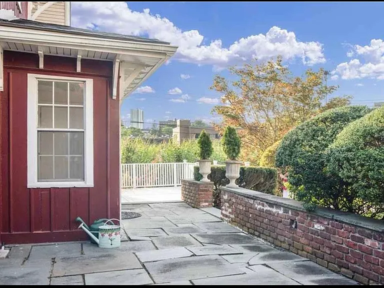 32 Coventry Ln — Photo 33