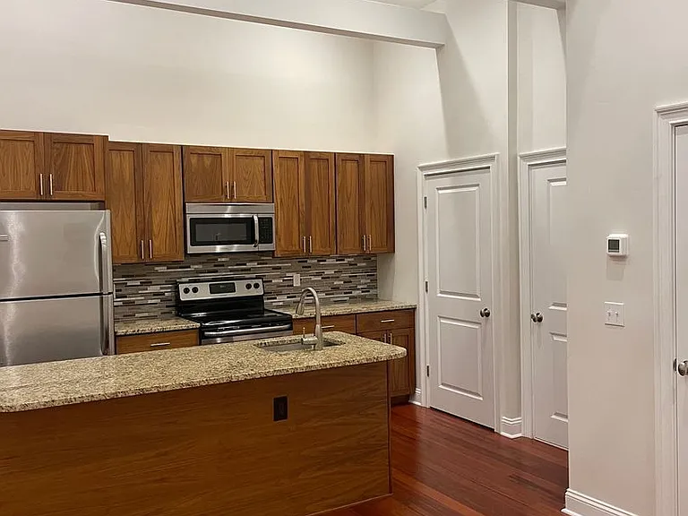 60 Crompton Ave — Photo 6