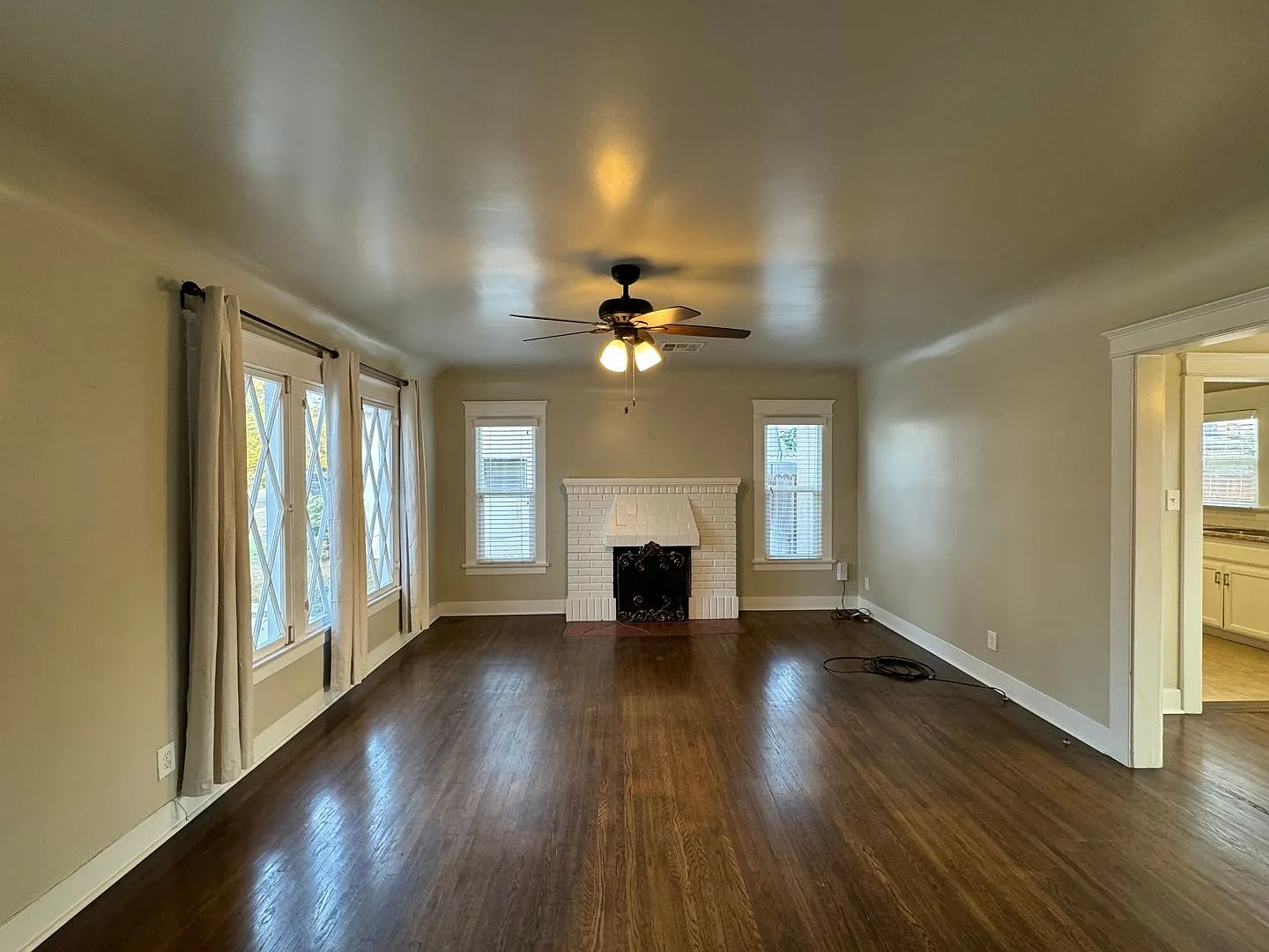 Charming two bedroom! — Photo 2