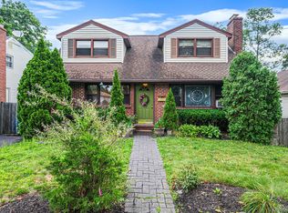 288 Nassau Rd, Huntington, NY 11743