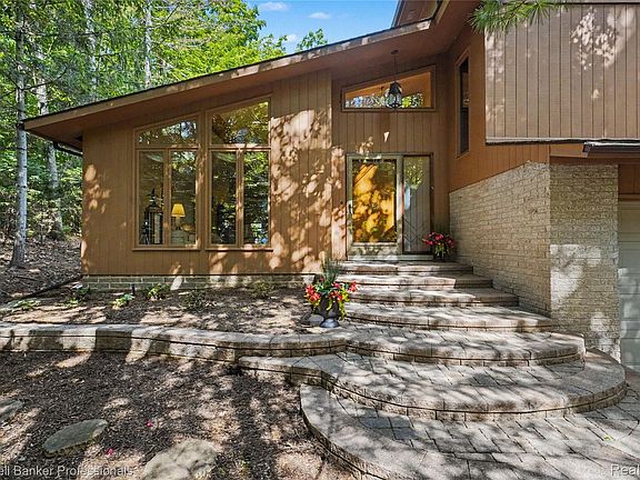5th image of 3583 Mitchell Rd