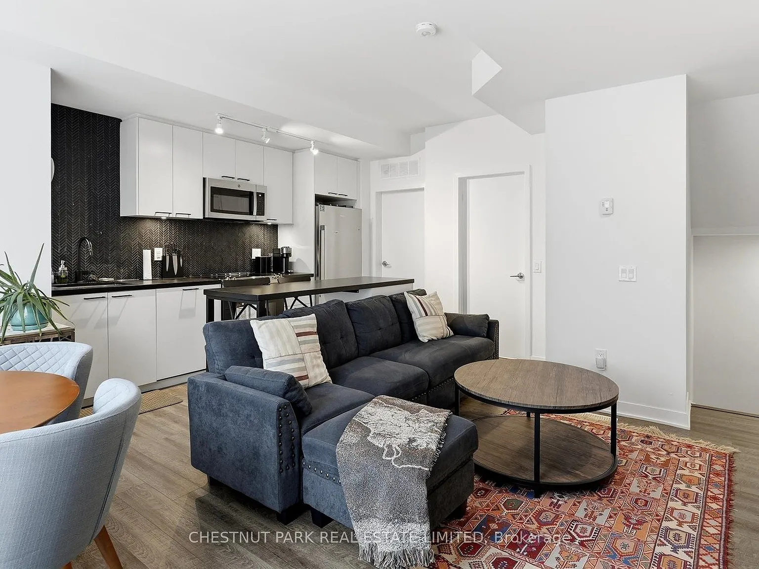 3 bed, $2,800 — Photo 2