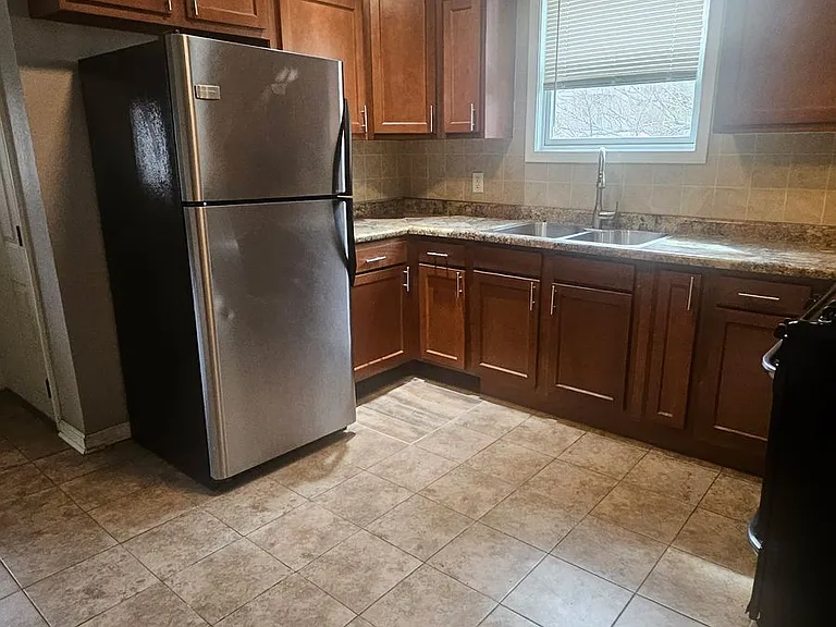 133 S Chicago Ave — Photo 4