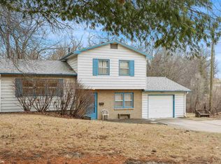 909 S 5th St, Knoxville, IA 50138