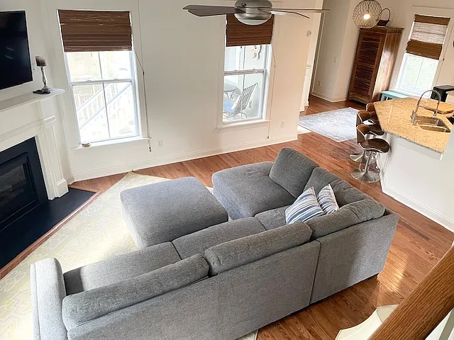 208 Clouter Creek Dr — Photo 9