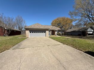 809 Martin St, Bonham, TX 75418