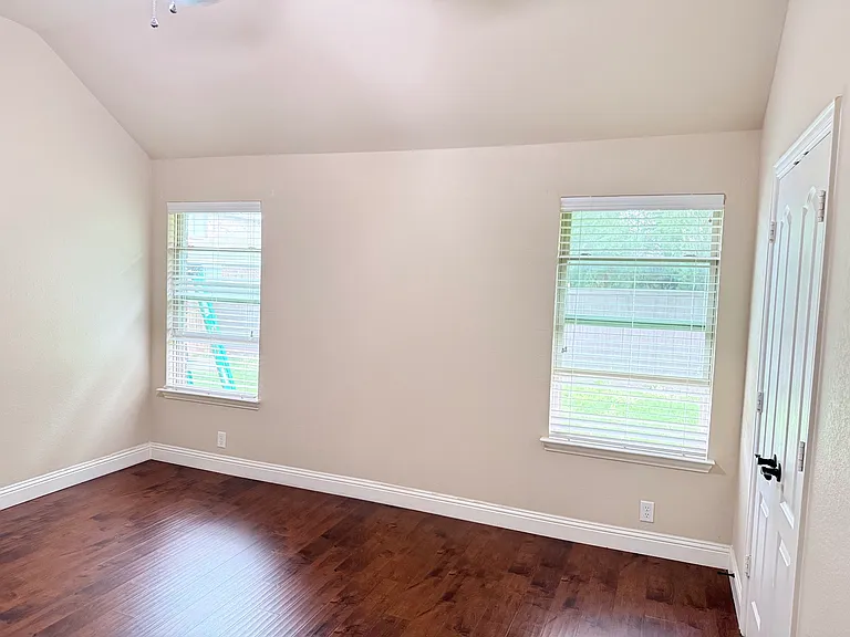 1114 Haskell Dr — Photo 16
