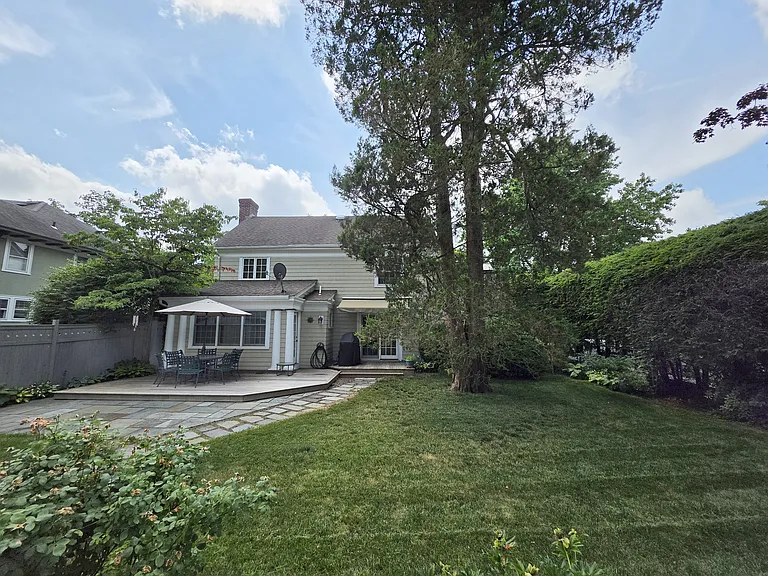 11 Alden Ave — Photo 4