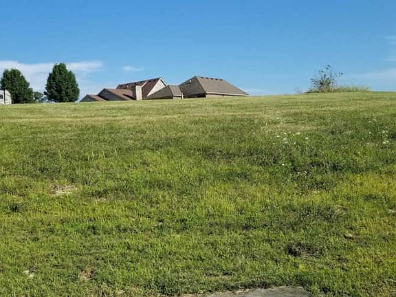 4th image of 408 Fairholme Way