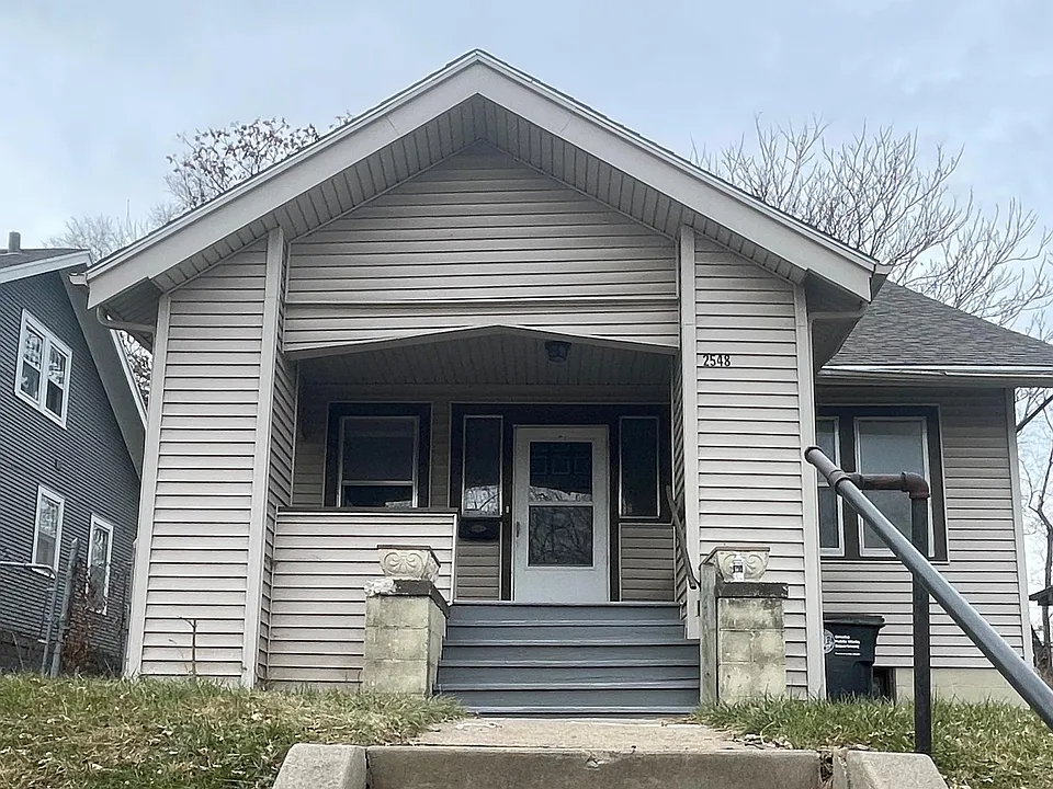 2548 N 48th Ave