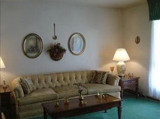 614 Palo Alto Dr, Ellwood City, PA