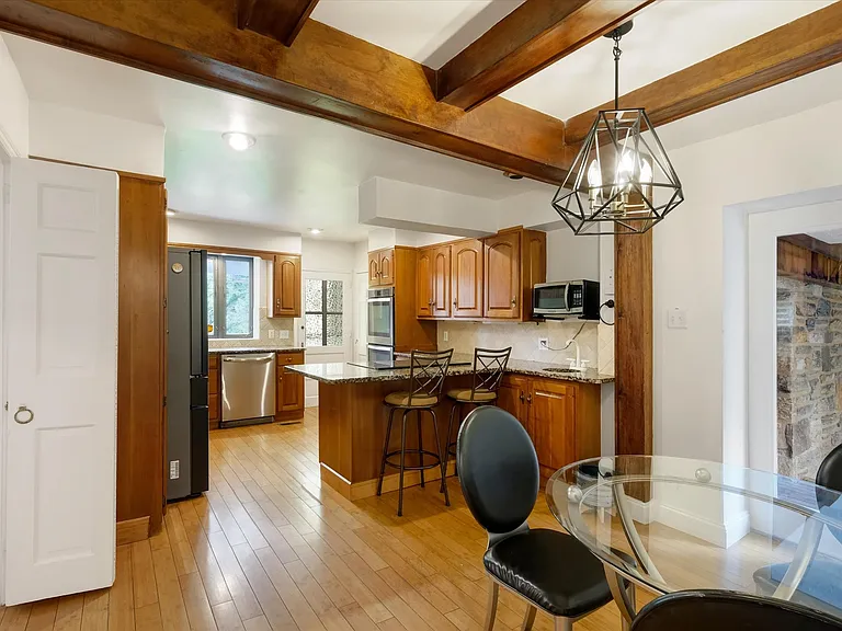 Eat in kitchen