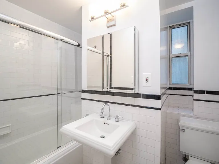 106 E 19th St #11 — Photo 6