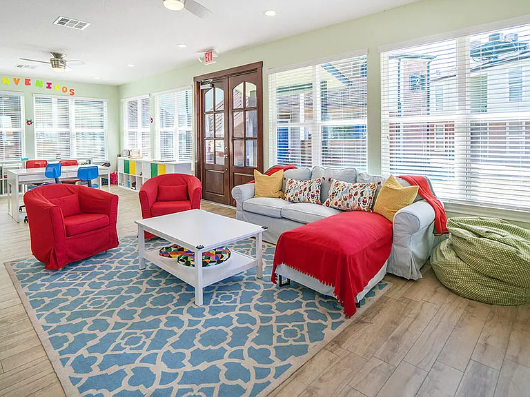 Los Prados Apartment Homes — Photo 17
