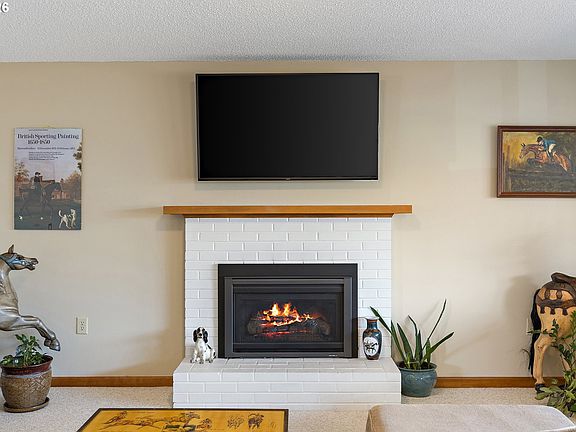 5th image of 15685 SW Queen Victoria Pl