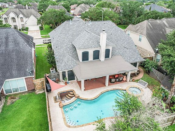 4th image of 8106 Laurel Ln