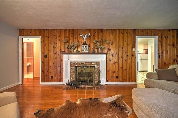 4th image of 602 W Hills Dr