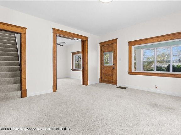 5th image of 607 W McConnell St