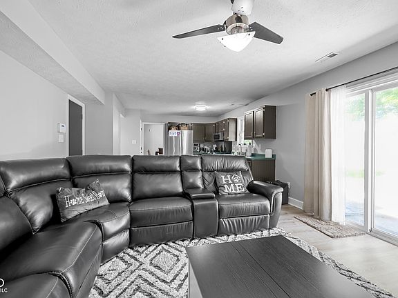 4th image of 1618 Park Chase Pl