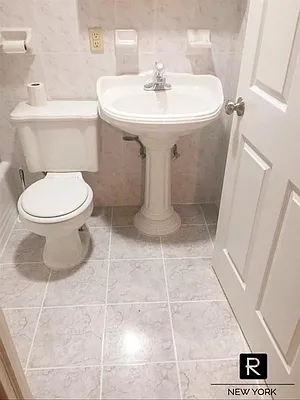 Rented by R New York | media 21