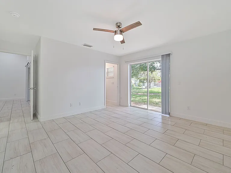 1226 SE 6th St — Photo 13