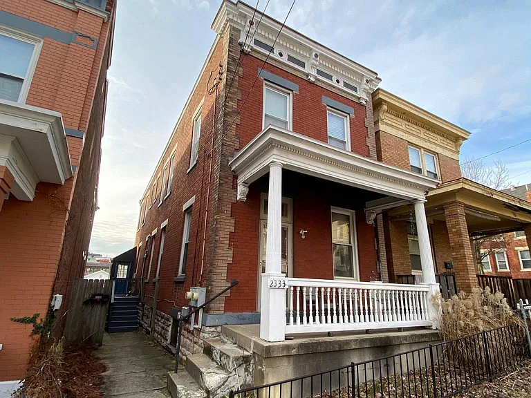 2333 Flora St — Photo 2