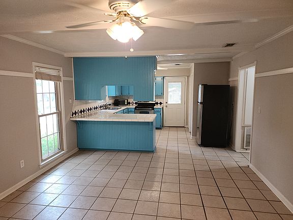 Family Room to Kitchen
