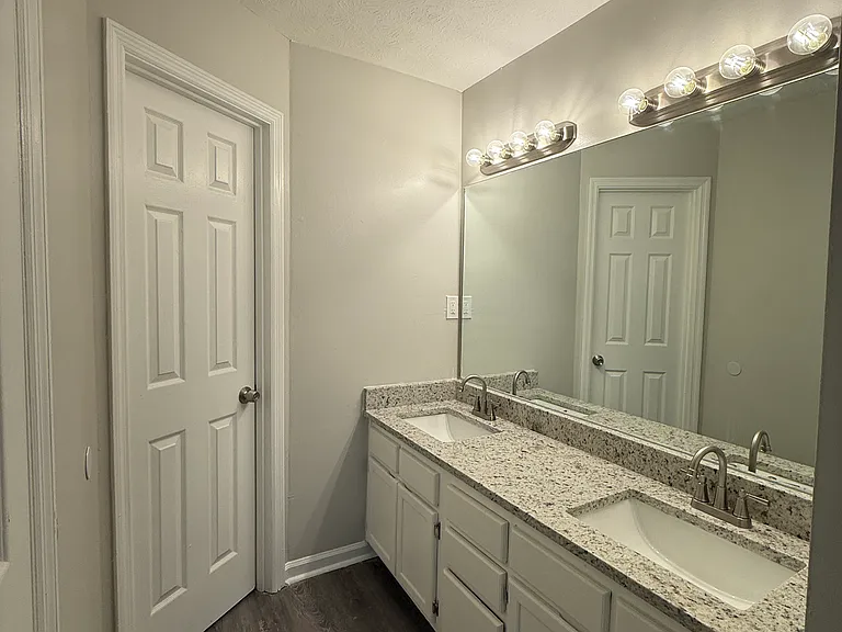 2560 Picardy Cir N — Photo 8