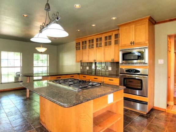 5th image of 3909 Trail Lake Dr