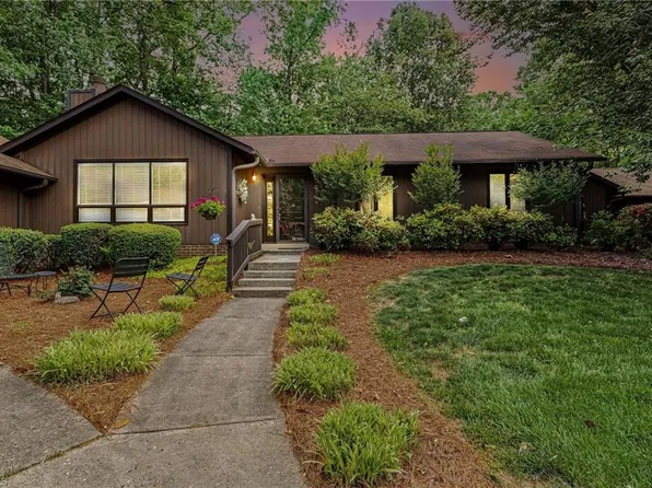 2519 Cottage Pl, Greensboro, NC 27455